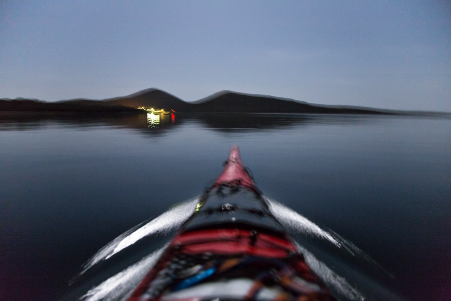 adventure_kayaking_in_the_night