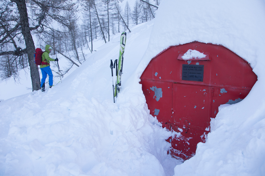 bivouac_mazzeni_in_winter_day