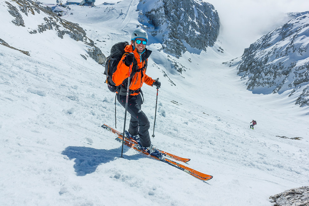 e_ski_touring_descend_sunny_slovenia