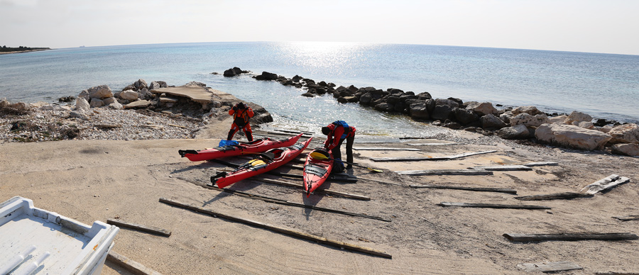 getting_in_kayaks_in_croatia