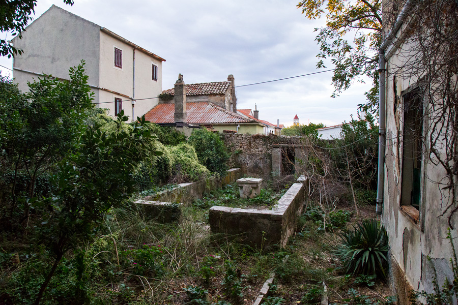 remains_of_nobleman_house_in_molat