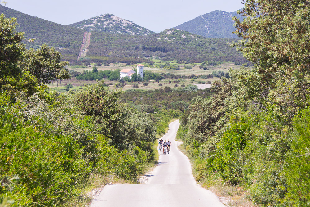 road_on_island_molat