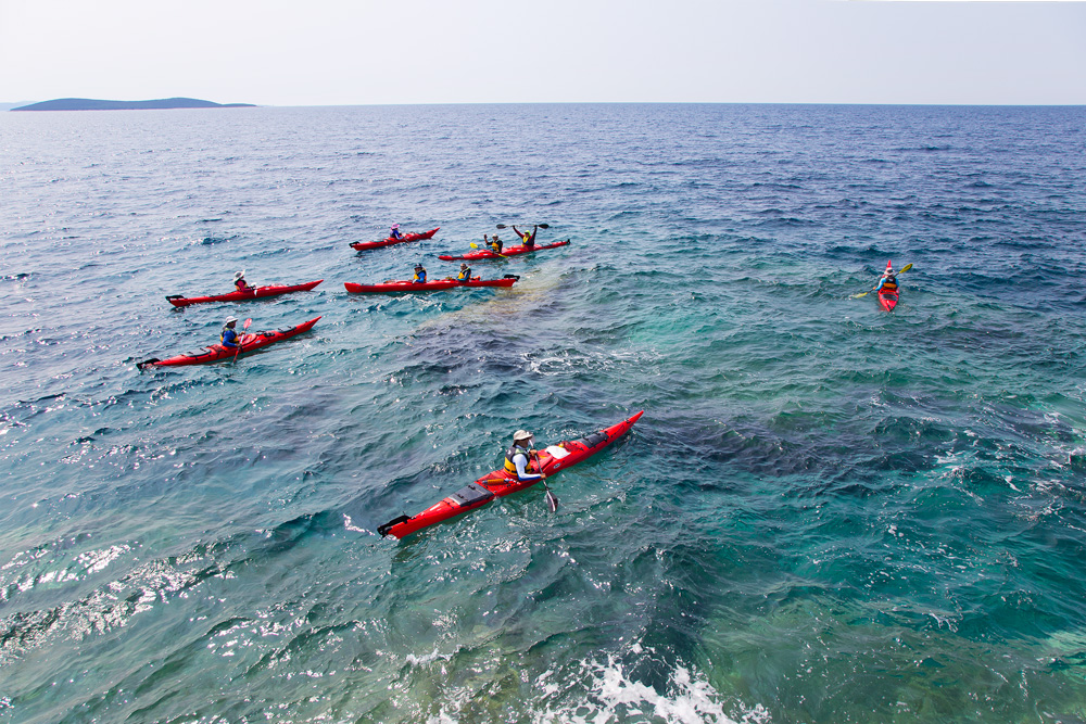sea_kayaking_on_island_molat
