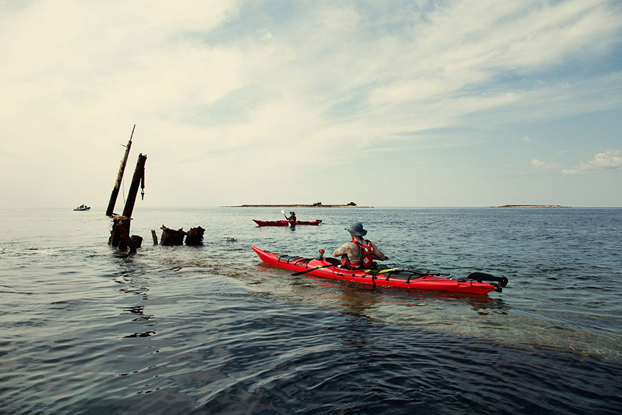 sea kayaking shipwreck in croatia
