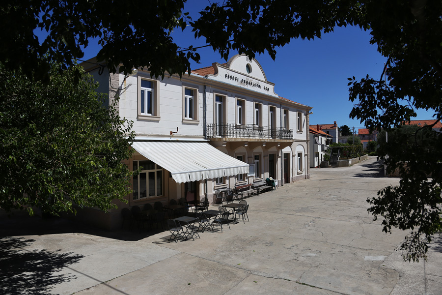 trzno_main_square_on_island_molat